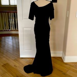 Gorgeous, flattering black formal dress